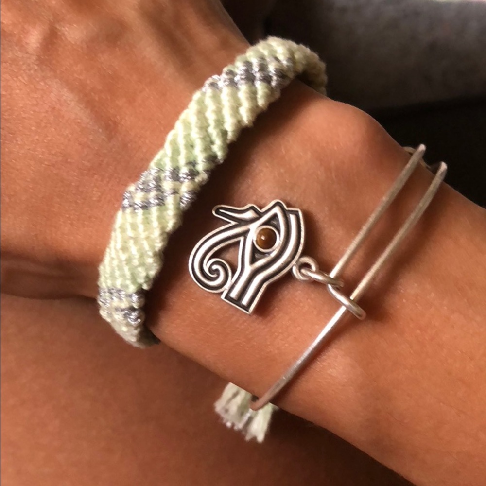 Handmade Showurbest bracelet 💚